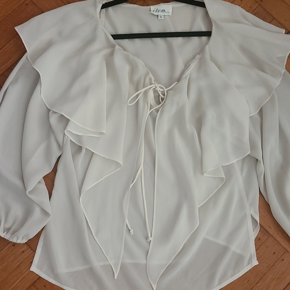 Exquisite Blouse Size Small hp๐ฅ๐ฅ๐ฅ๐ฅ - Picture 2 of 16